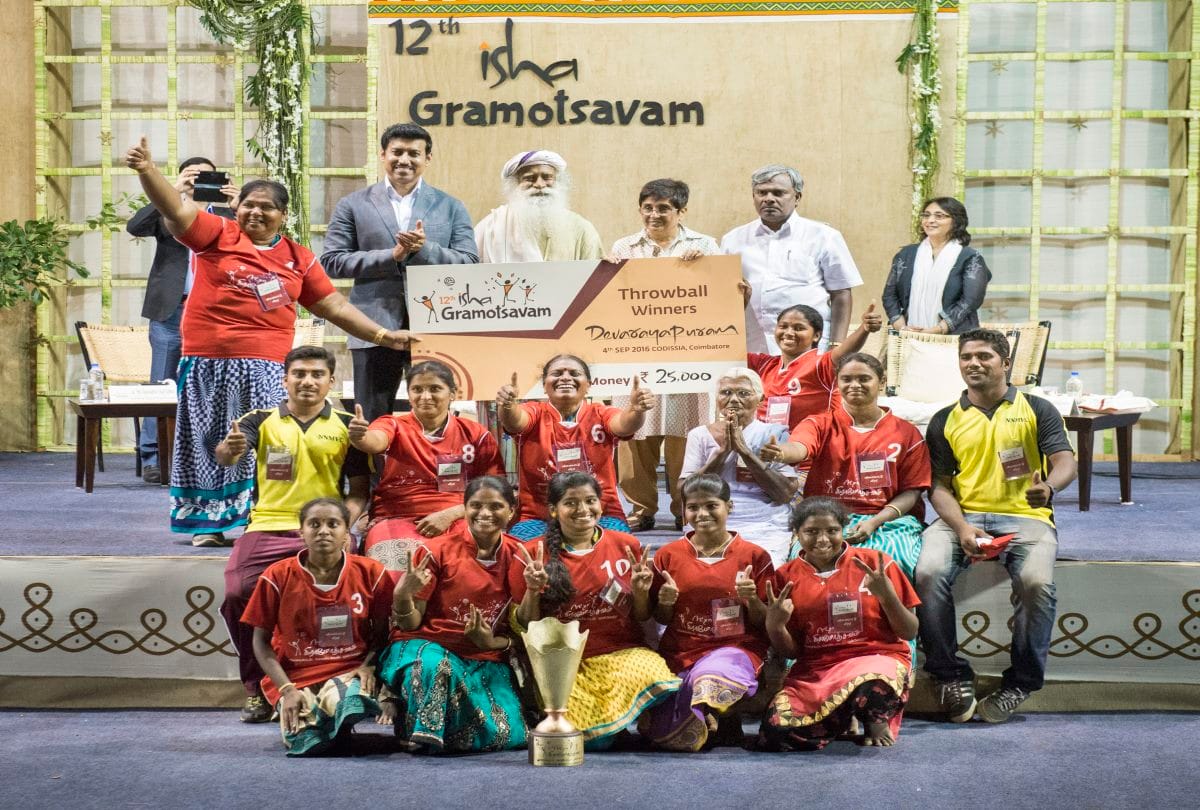 sadhguru get Khel Protsahan Puraskar by president of india for Isha Outreach