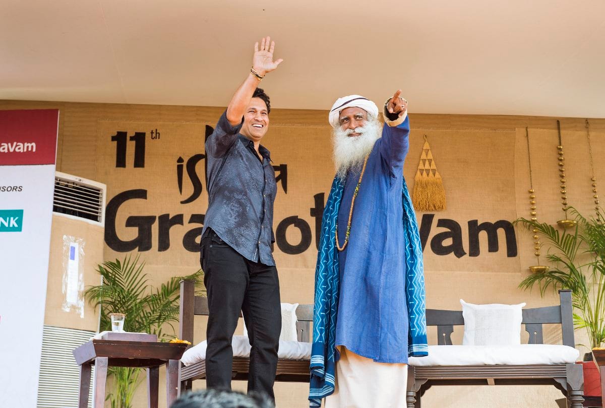 sadhguru get Khel Protsahan Puraskar by president of india for Isha Outreach