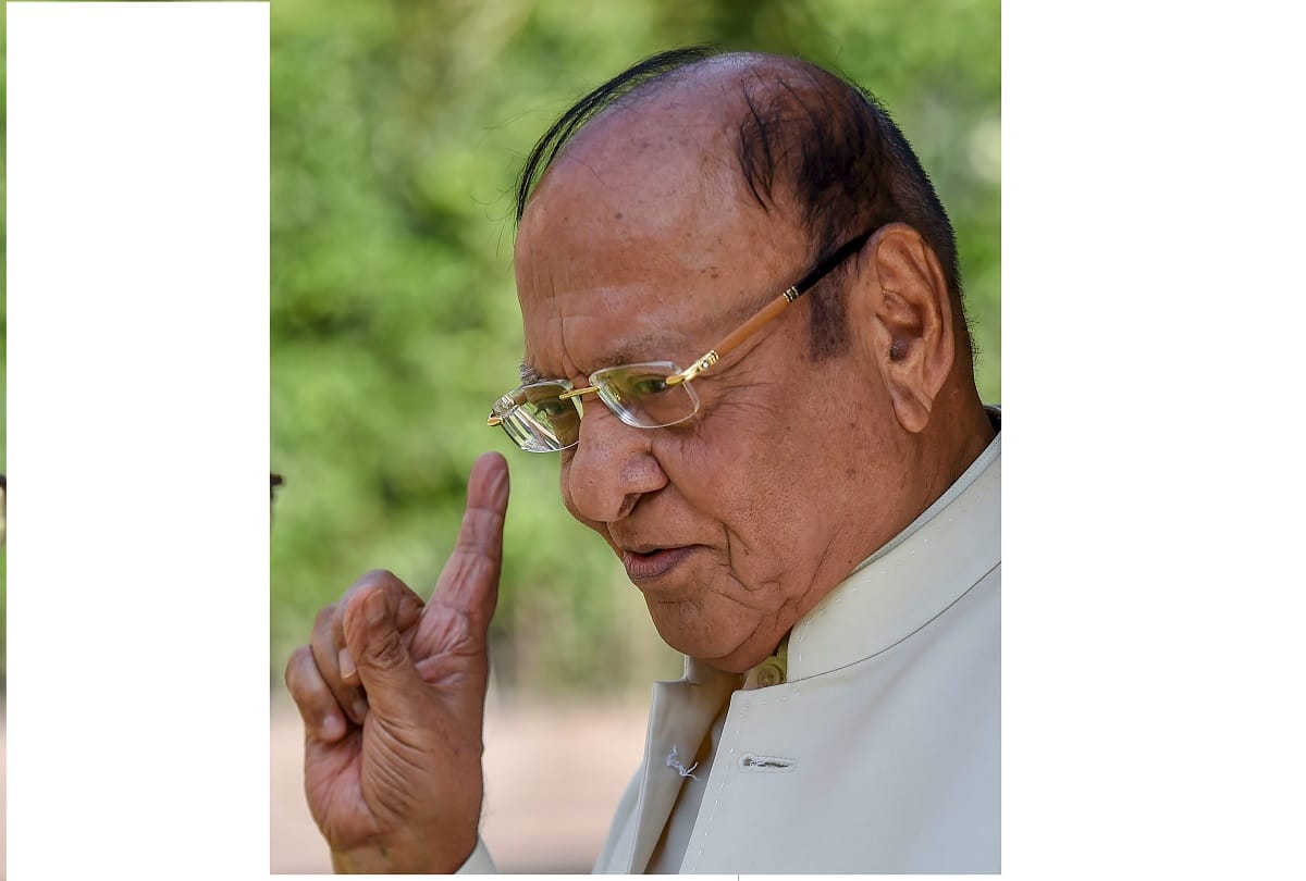 Shankersinh Vaghela looking for his way back to Congress