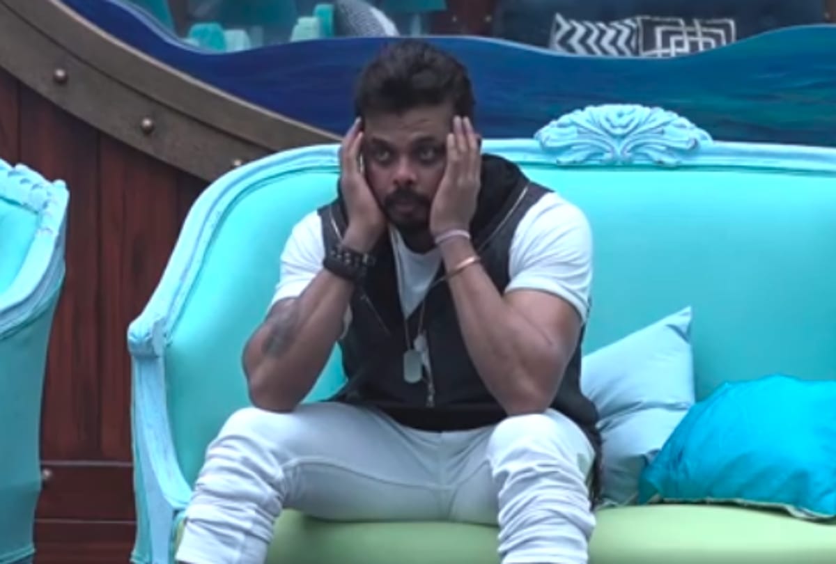 bigg boss 12 megha dhade hit sandal on deepak thakur