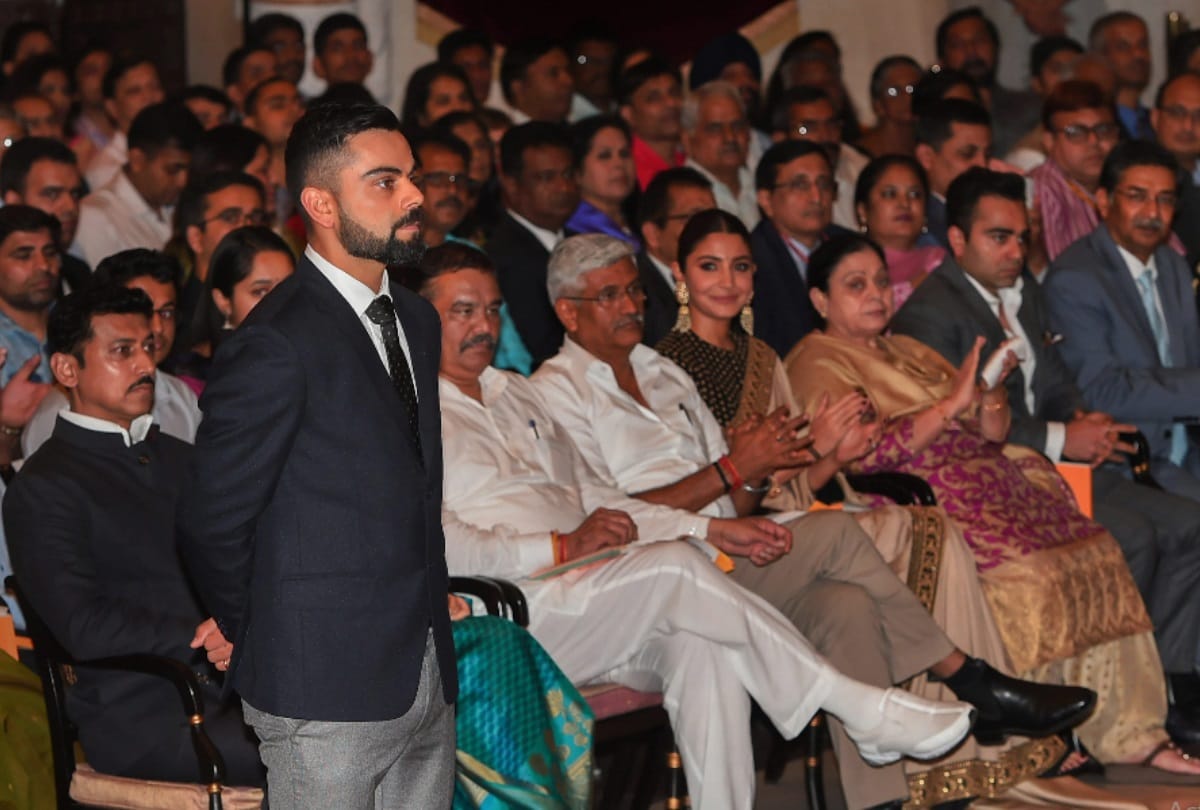 Bollywood actress anushka sharma photo viral in khel ratna award program