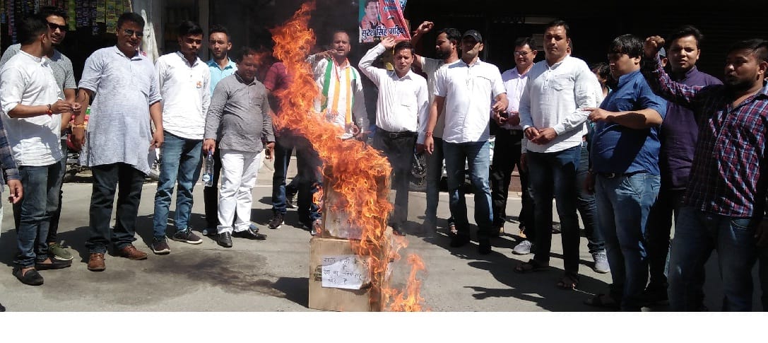 Blow the statue of Prime Minister over Rafael Deal