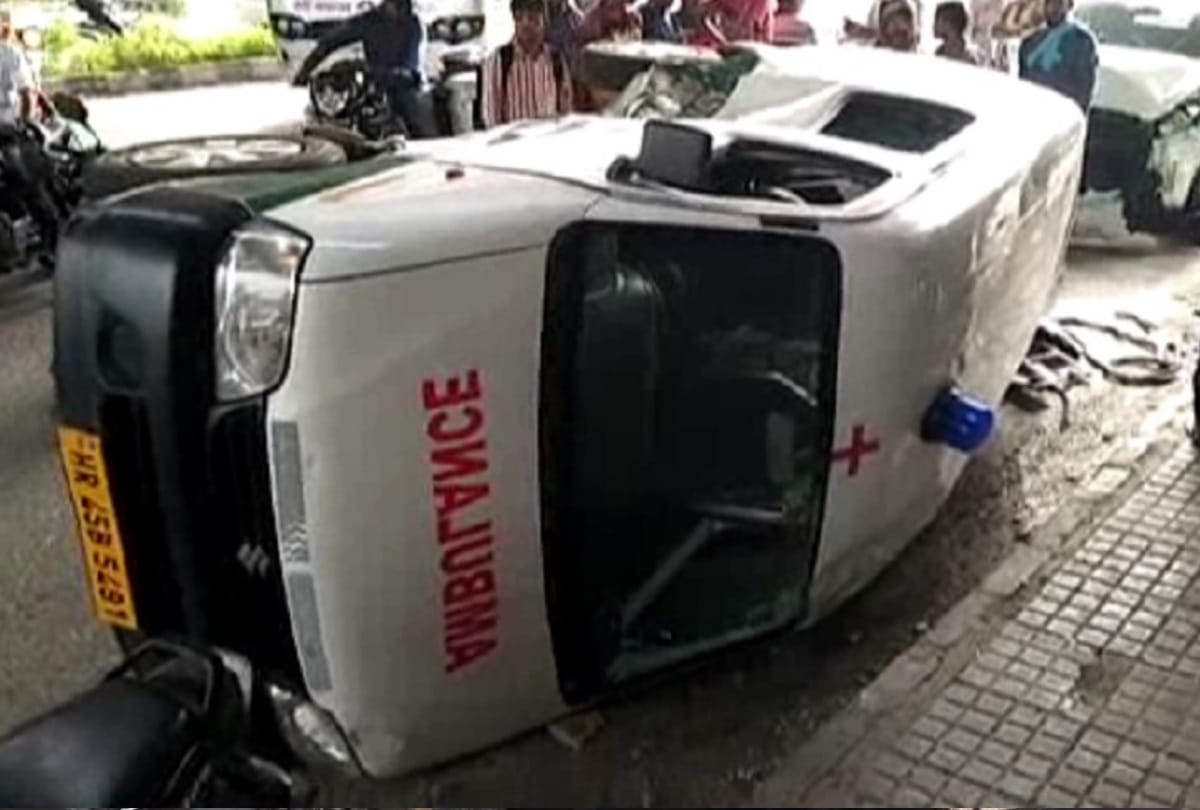 ambulance carrying pregnant woman turn down on road five injured delhi government on radar