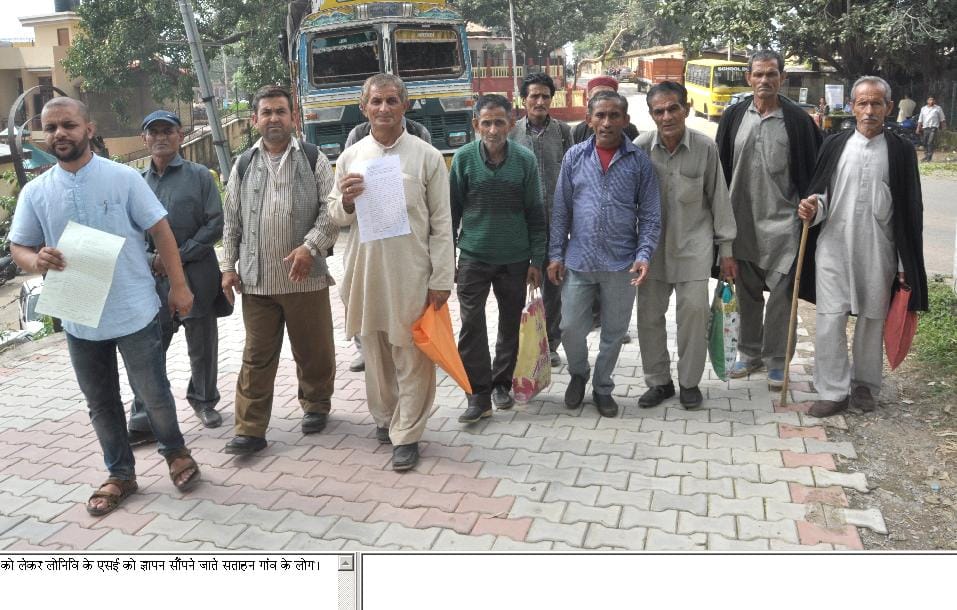सताहन सड़क पर अवरुद्ध, डीसी से मिले ग्रामीण