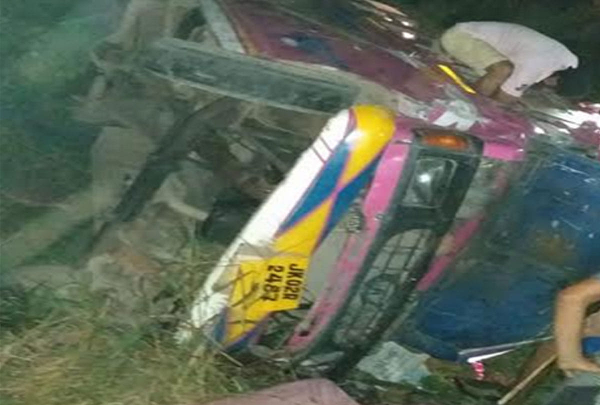 bus fell into gorge in naushera jammu kashmir several injured