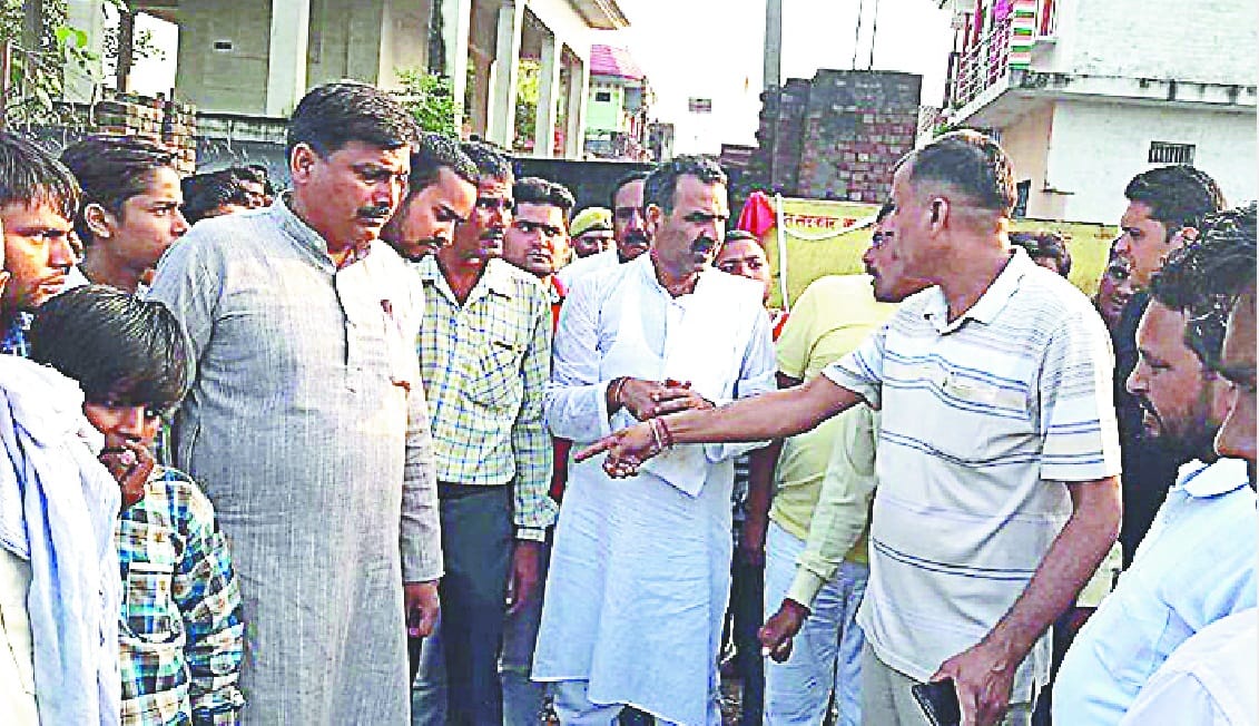 gramino ne mantri se kha, chunav najdeek aaya to wayde yaad aaye