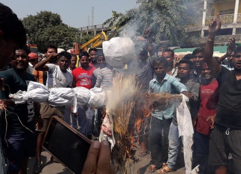 वेतन न मिलने पर भड़के सफाई कर्मी