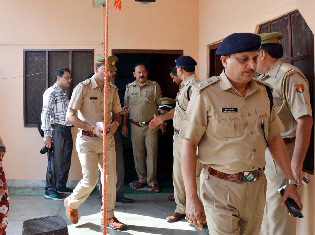 Woman soldier hanged by hanging