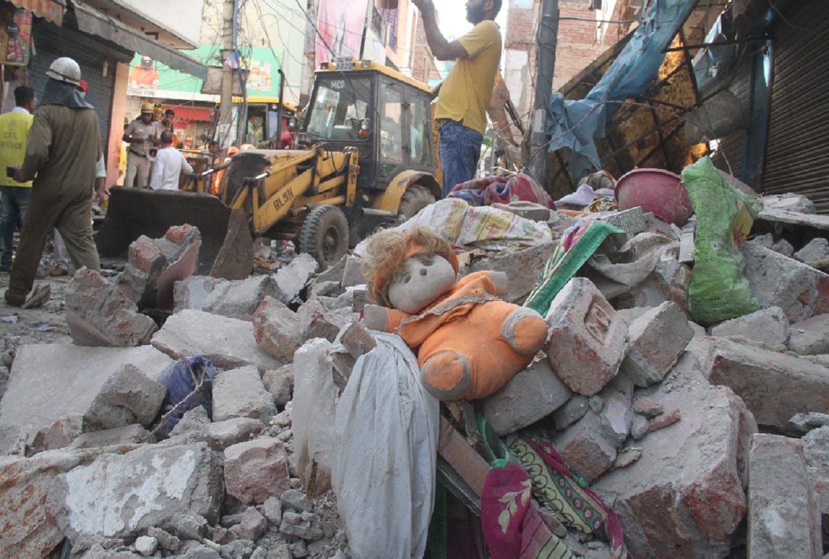 Five storey building collapsed in delhi ashok vihar, seven dead including 4 child