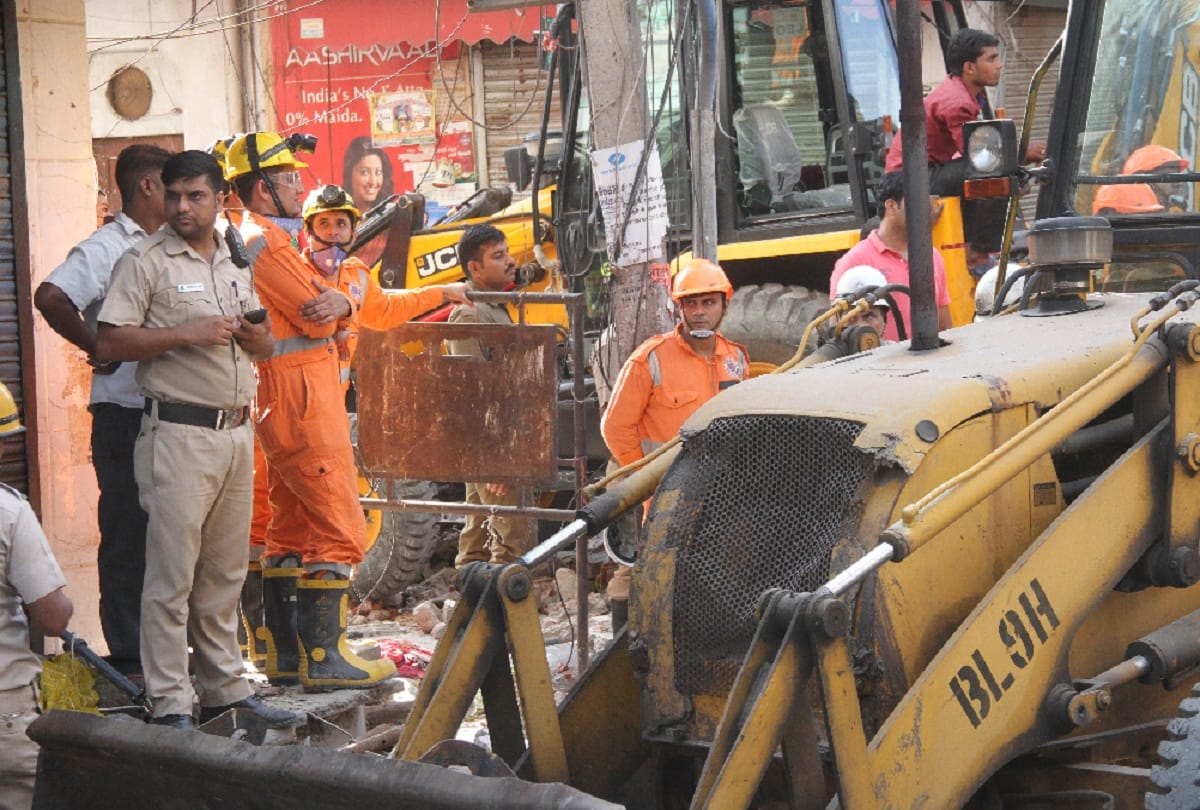 Five storey building collapsed in delhi due to negligence of MCD