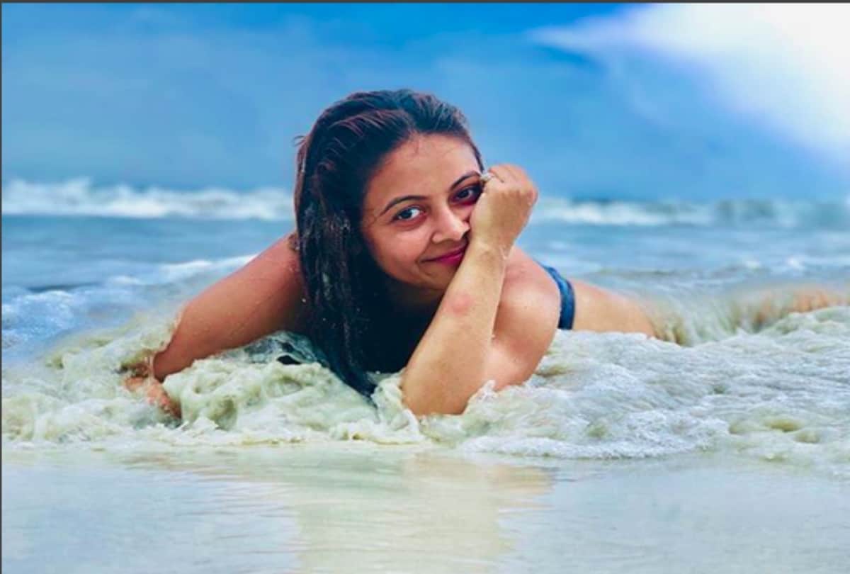 Sath Nibhana Sathiya fame Devoleena Bhattacharjee looks hot in these pics