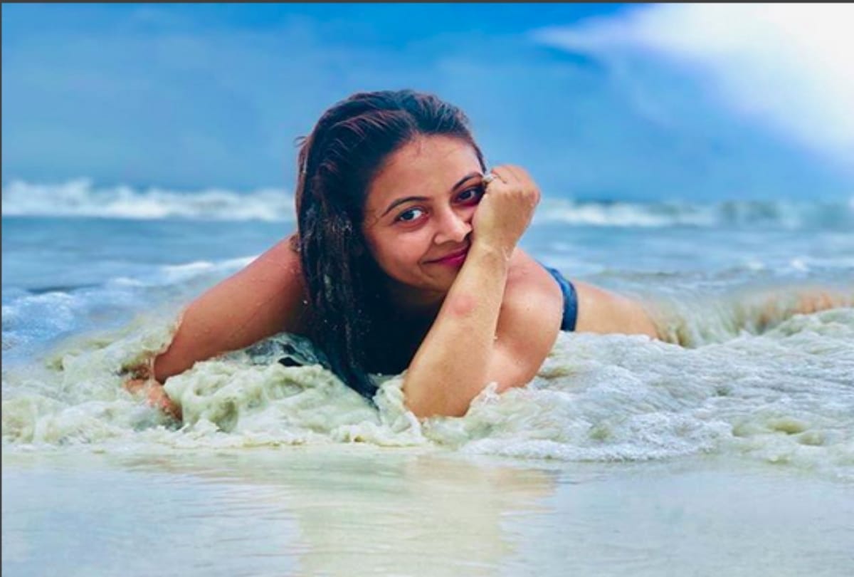 Sath Nibhana Sathiya fame Devoleena Bhattacharjee looks hot in these pics