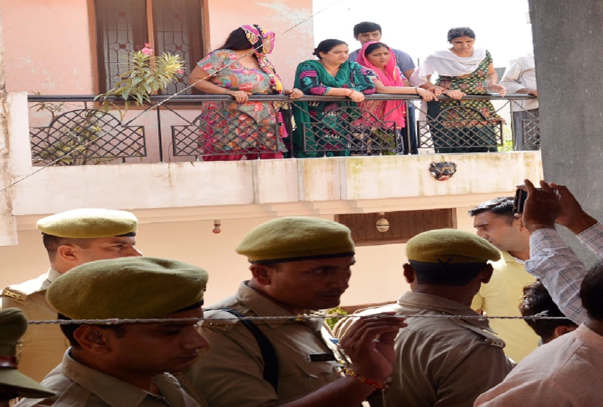 constable committed suicide in Muzaffarnagar and see photos