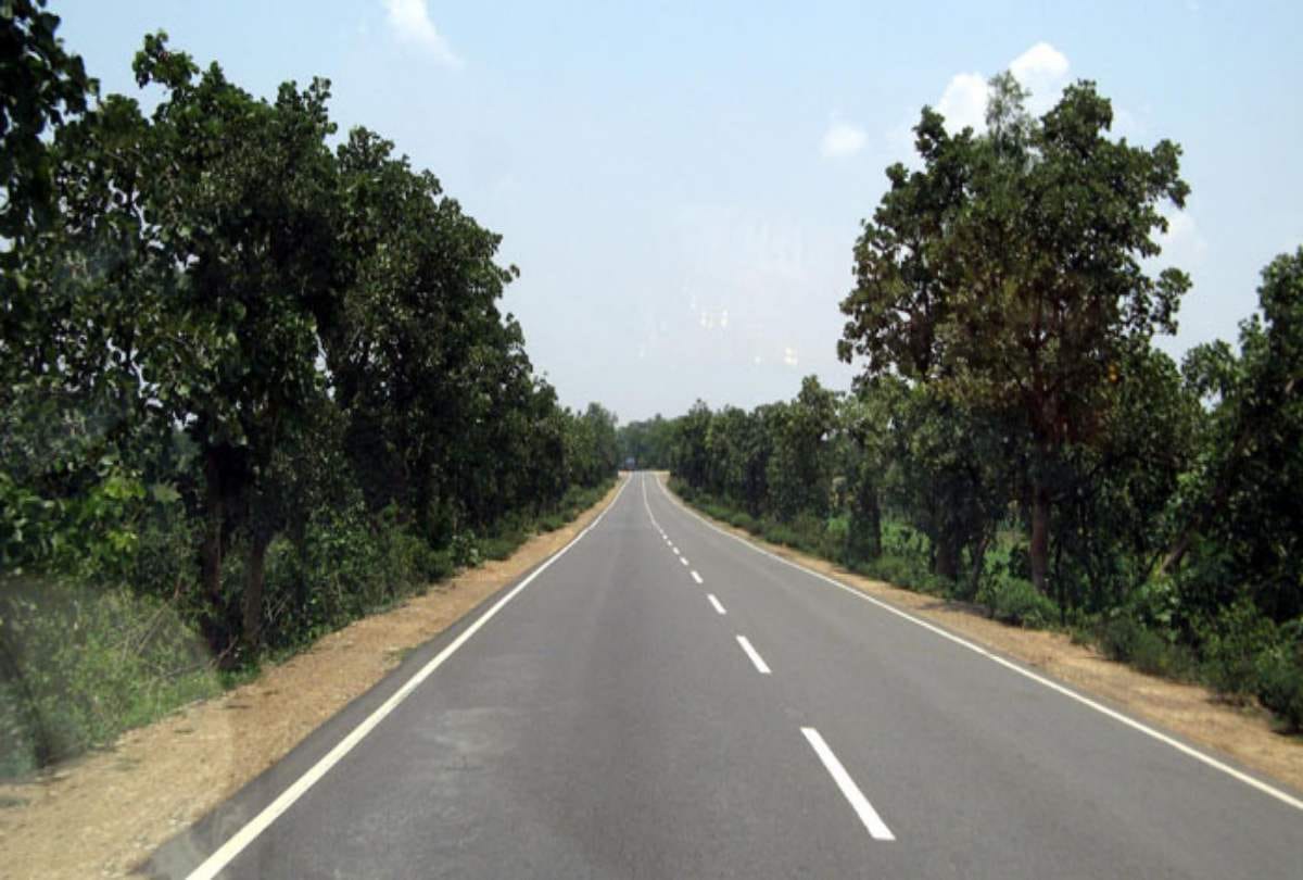 सड़क निर्माण में लापरवाही बरतने पर कार्यदायी संस्था सहित सहित नौ अधिकारियों से जवाब तलब