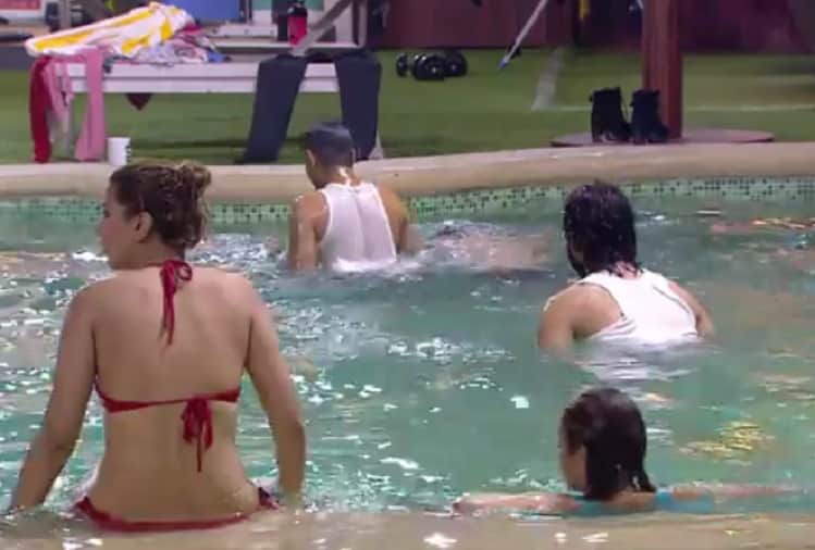 Bigg Boss 12 Jasleen Matharu and Roshmi Banik in bikini
