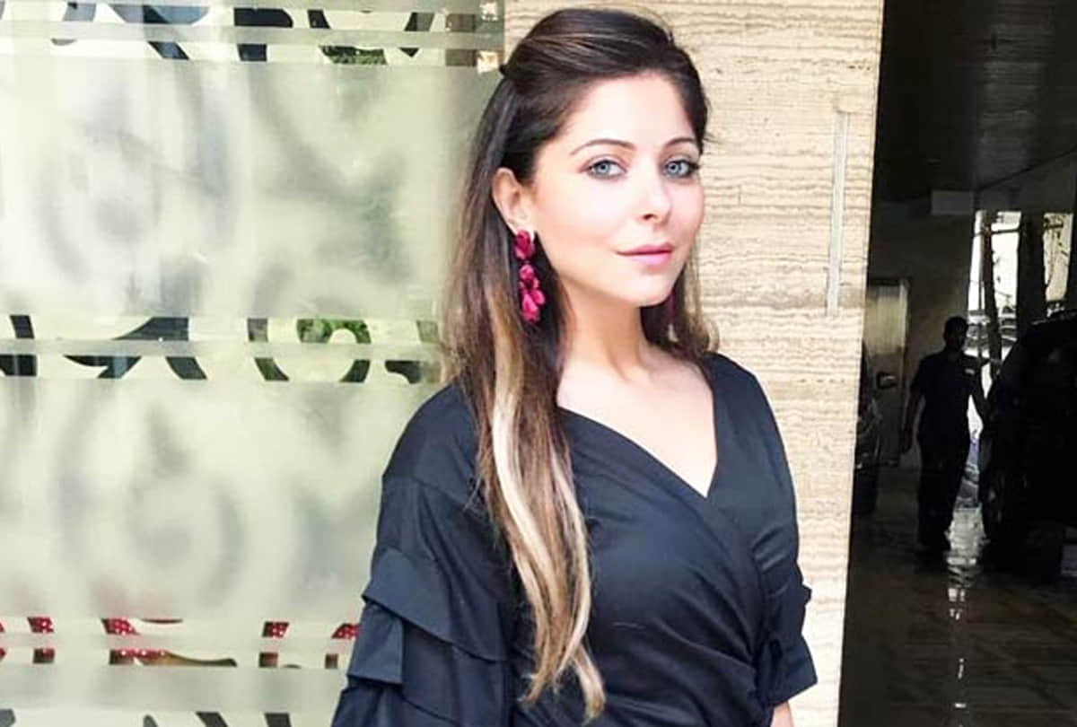 Bollywood singer kanika kapoor statement about anoop jalota