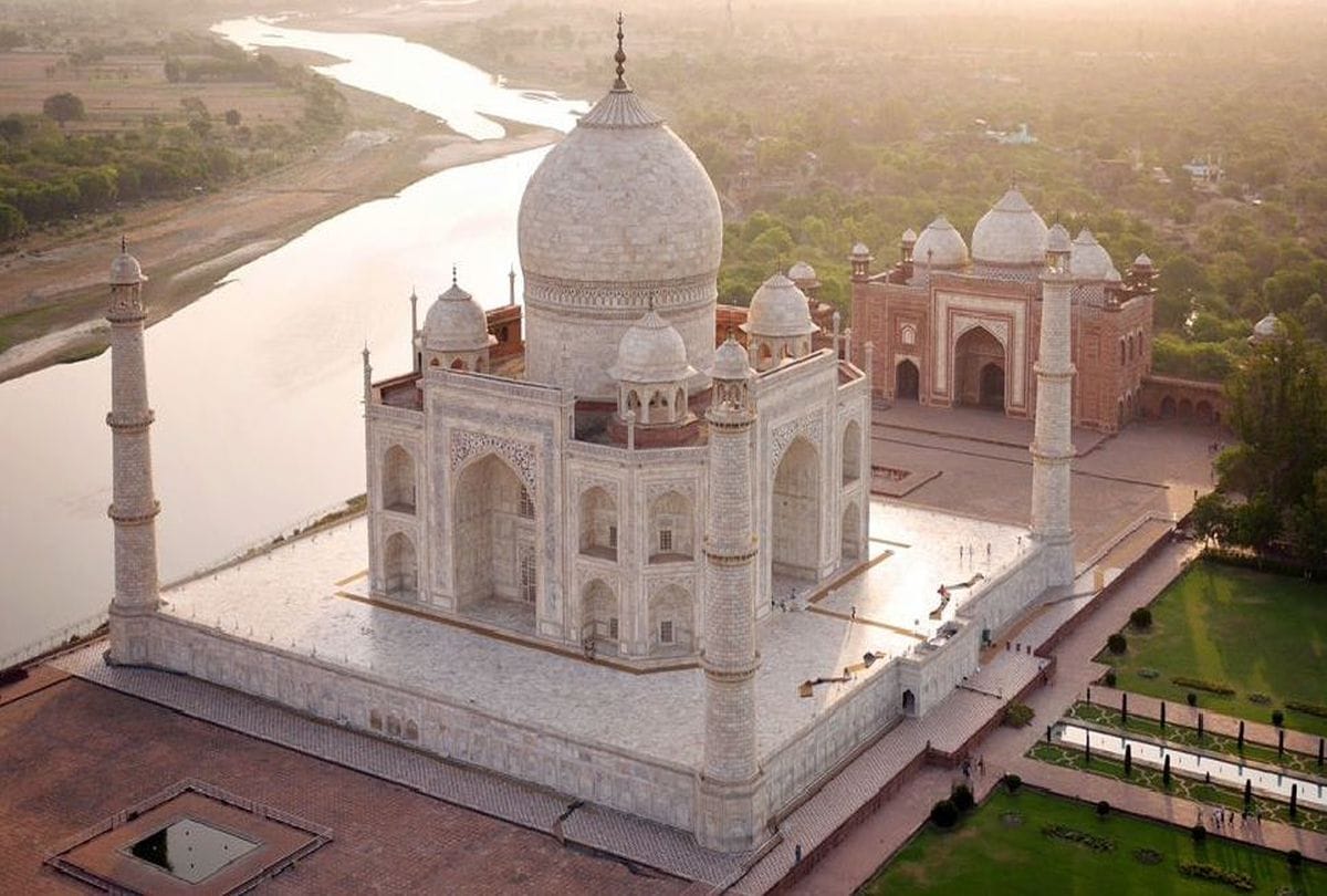 now agra taj mahal visited by helicopter soon in agra