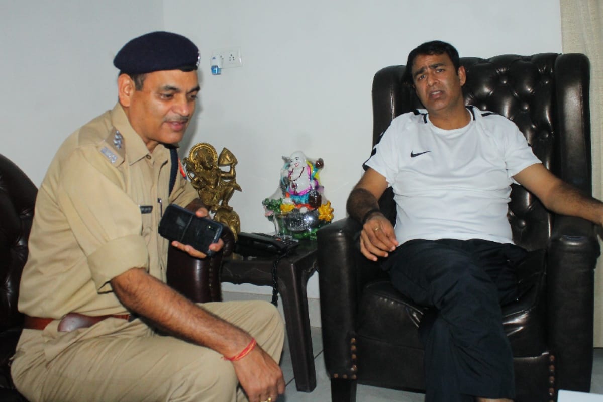 sangeet som bjp mla ascaped in a grenade attack in meerut five policemen suspended