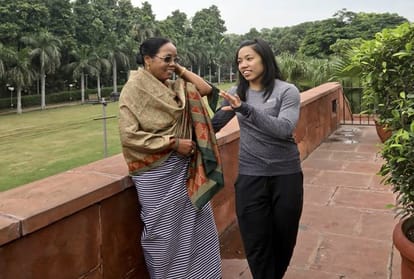 Mira Bai Chanu gets Rahiv Gandhi Khel Ratna Award 2018