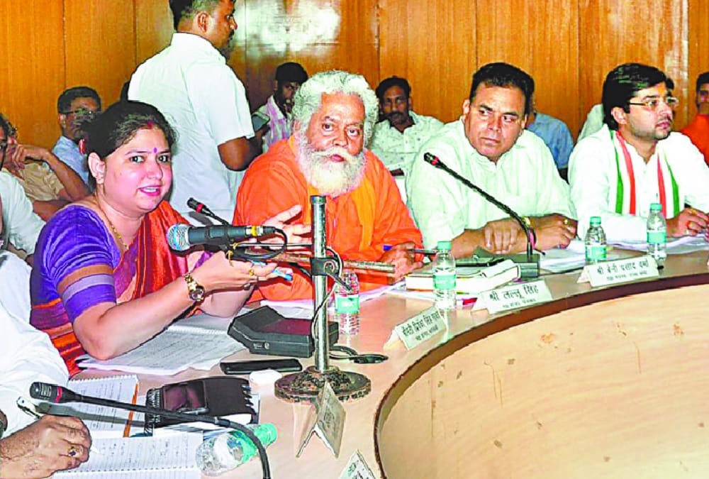 review meeting on central policies in chairmanship of barabanki MP.