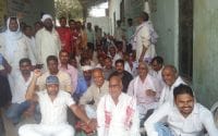 संग्रह अमीनों ने तहसील परिसर में की नारेबाजी