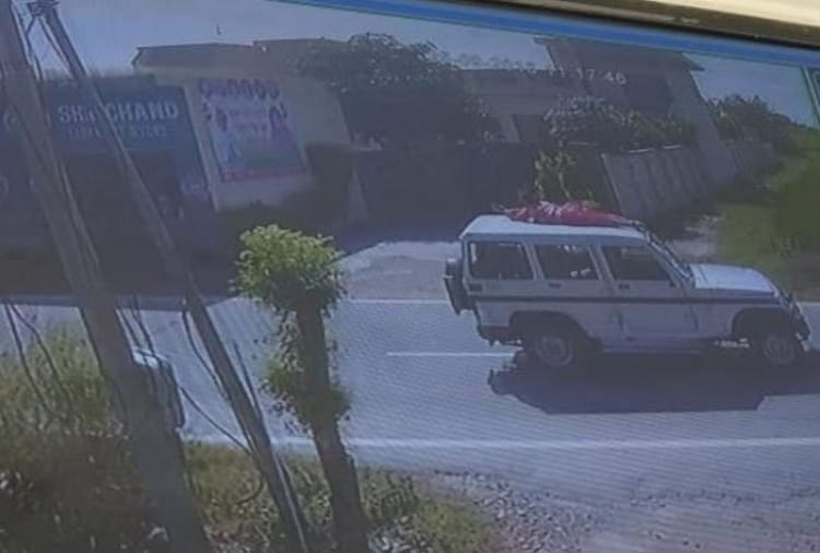 punjab police woman made to sit on top of jeep as punishment in amritsar
