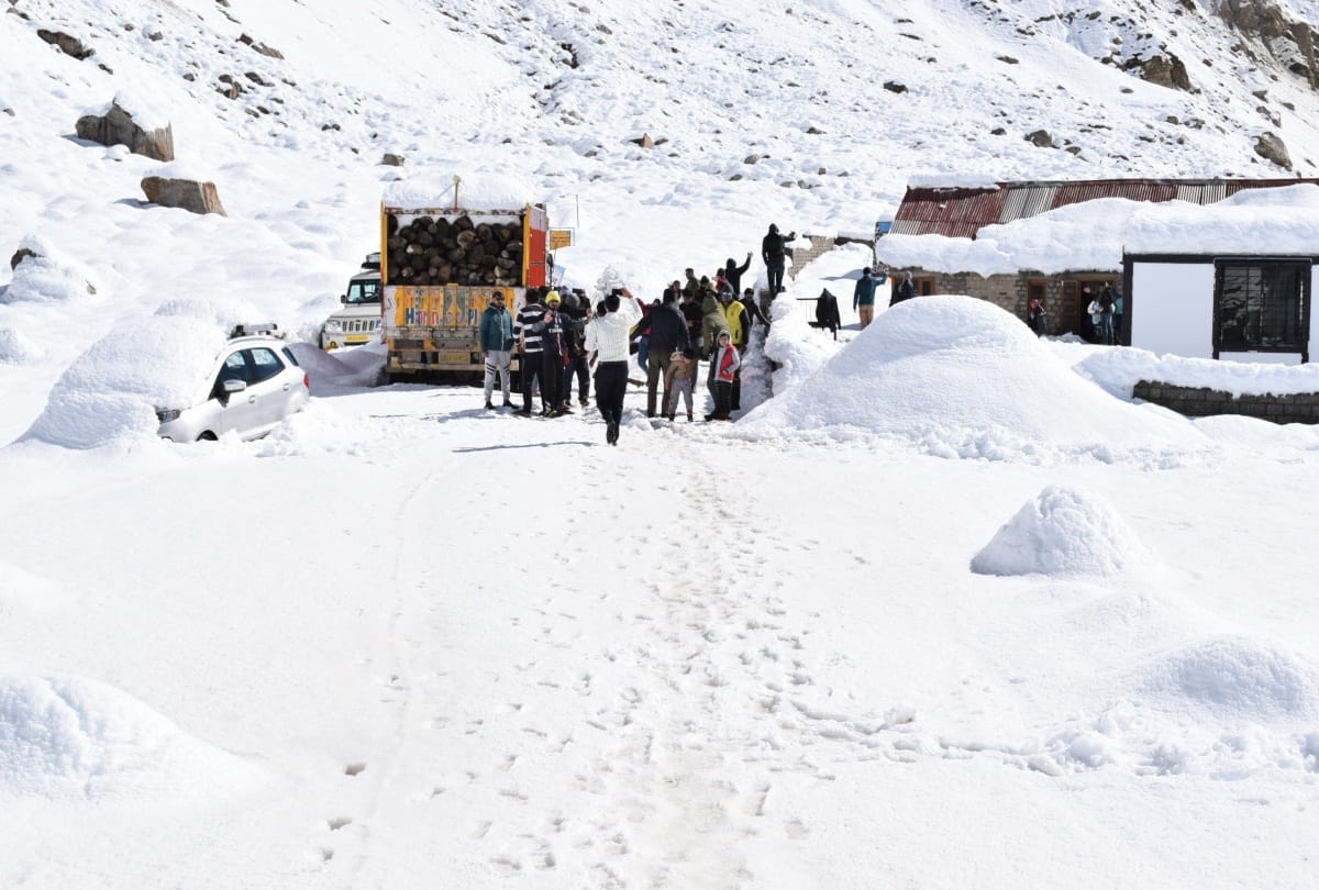 weather can change in several areas of jammu kashmir, chances of snow fall and heavy rain too