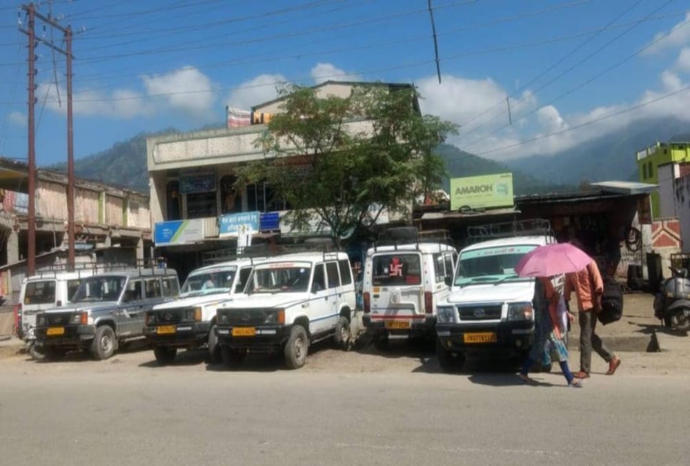 Taxi Union strike pilgrims face problem for Bus in uttarakhand