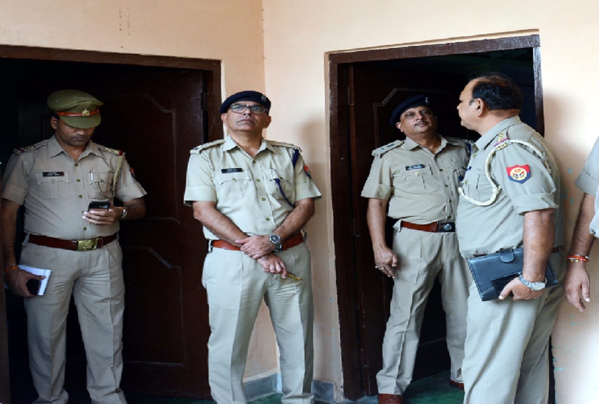 constable committed suicide in Muzaffarnagar and see photos