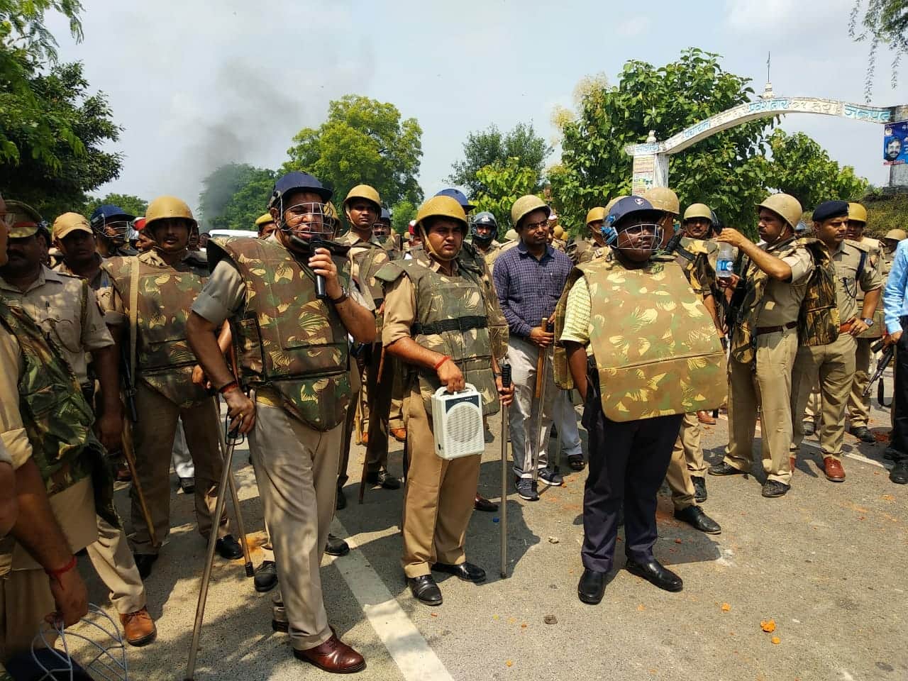 Villagers attack on police after school van accident in mau uttar pradesh