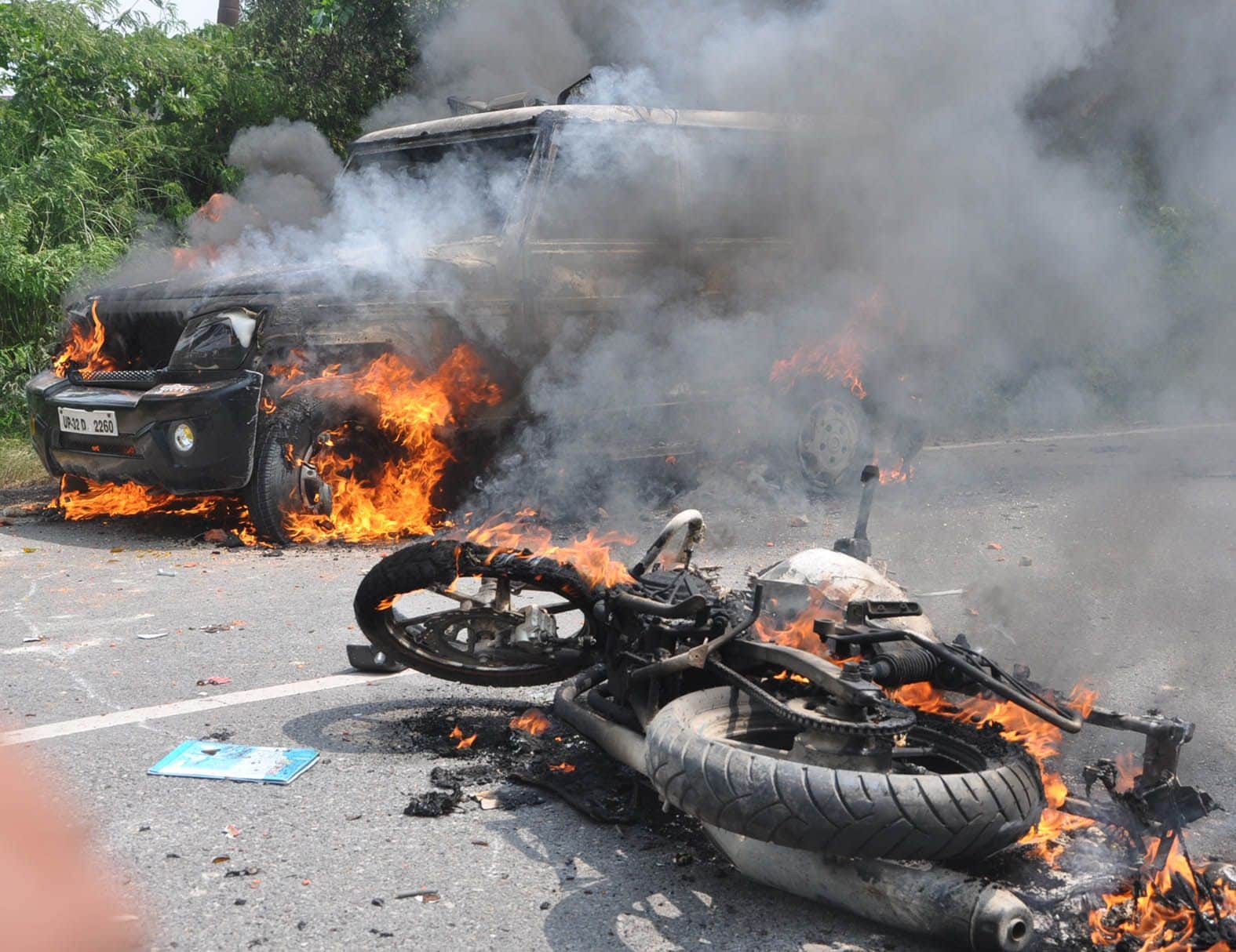 villagers attack on police after rumor of accident at mau in uttar pradesh