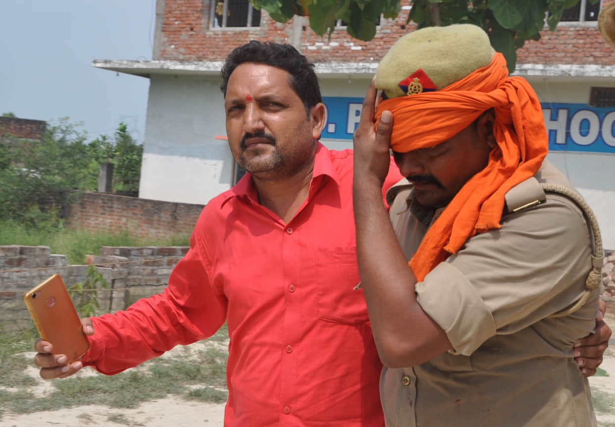 villagers attack on police after rumor of accident at mau in uttar pradesh