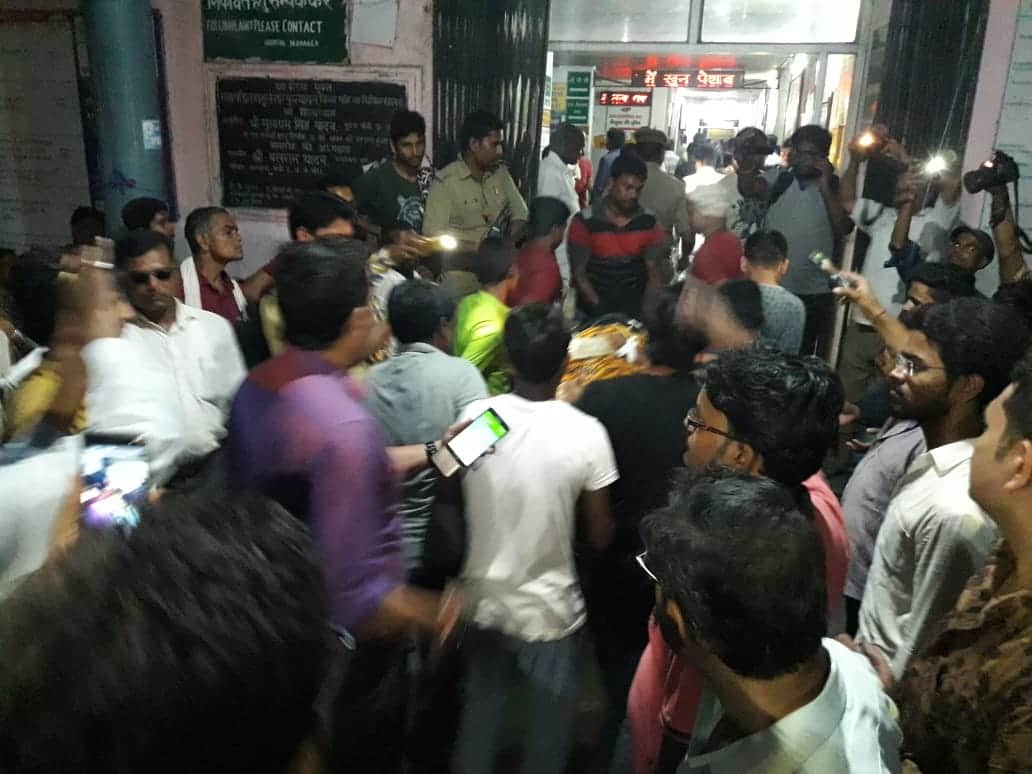 Angry doctor leave operation theatre in mid of operation of lady