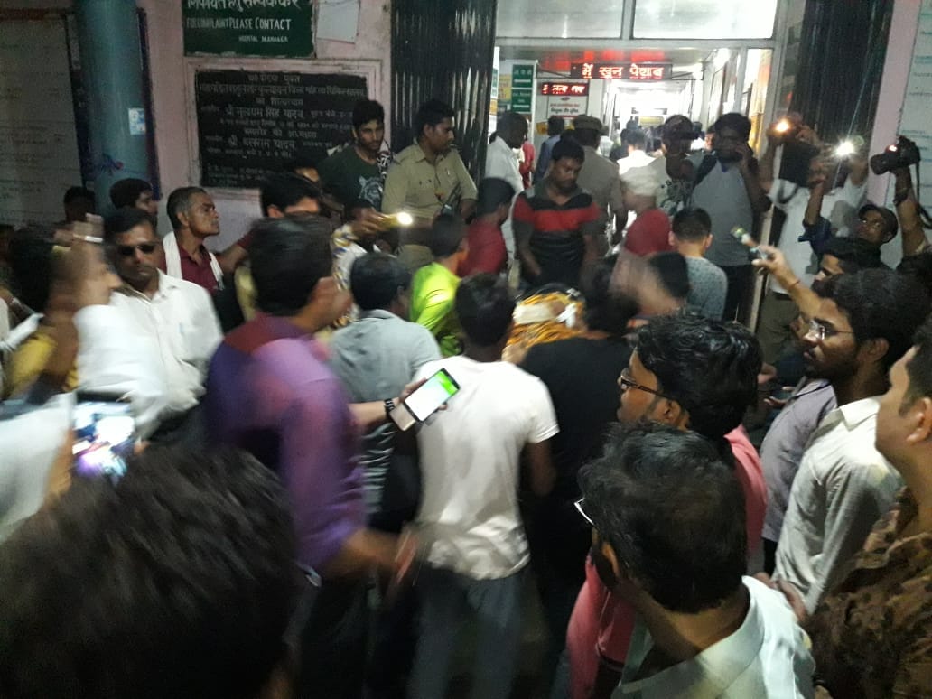 Angry doctor leave operation theatre in mid of operation of lady