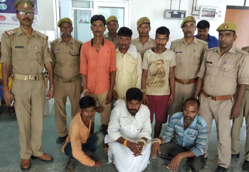 बीस गायों और तेरह बछड़ो के साथ 6 तस्कर गिरफ्तार