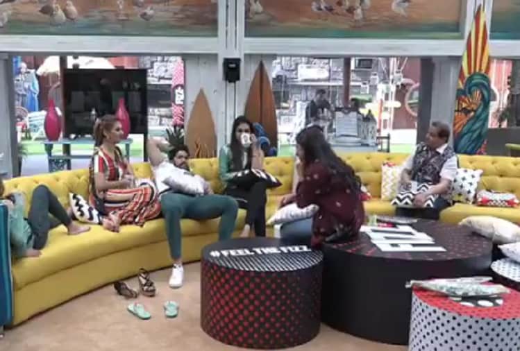 Bigg Boss 12 Anup Jalota flirting with Roshmi and Kriti in front of Jasleen Matharu