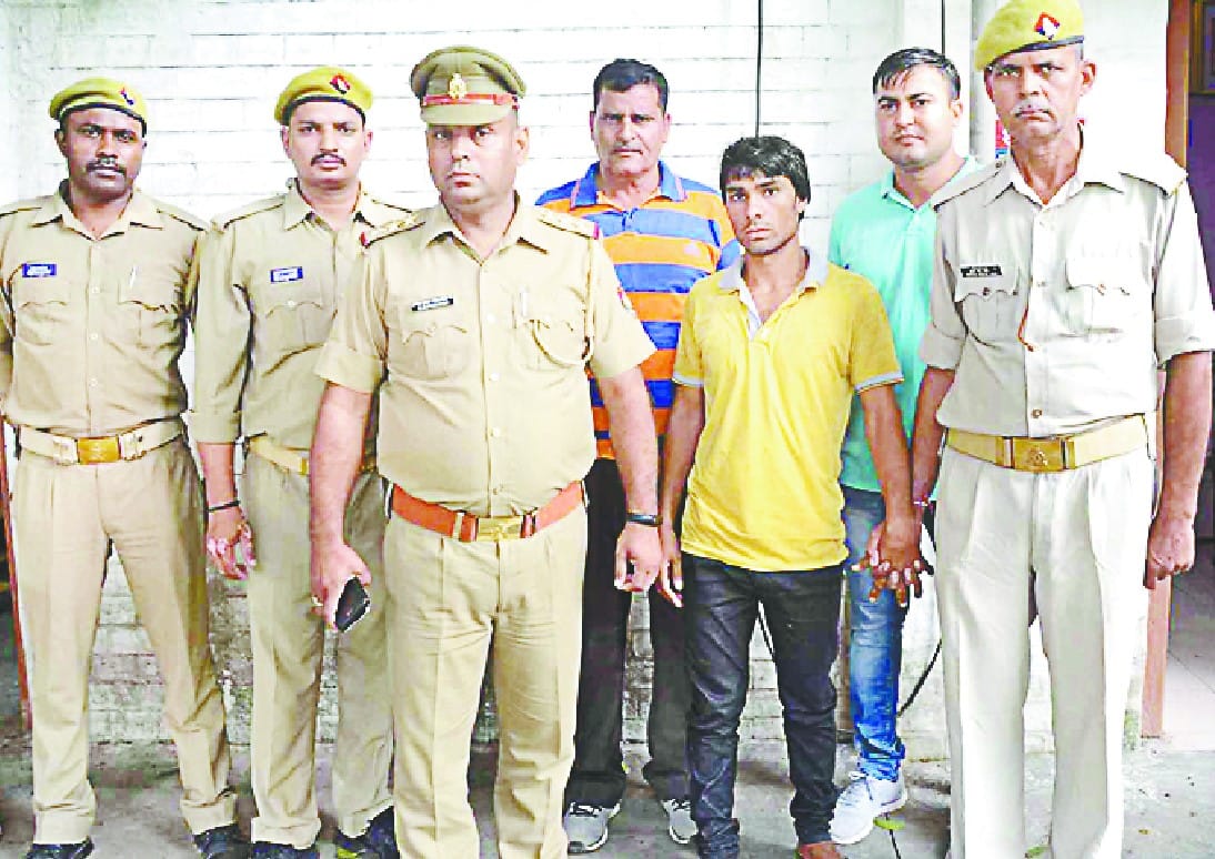 Crude arrested in looting case from Principal