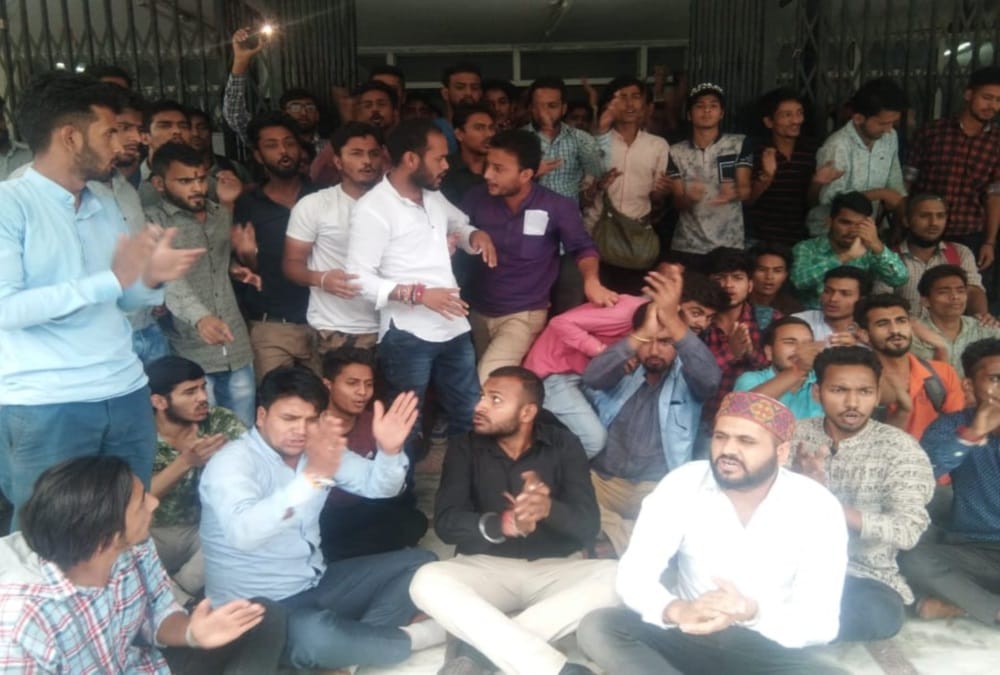 Lawsuit registered on 100 students for Ruckus in hnb garhwal university