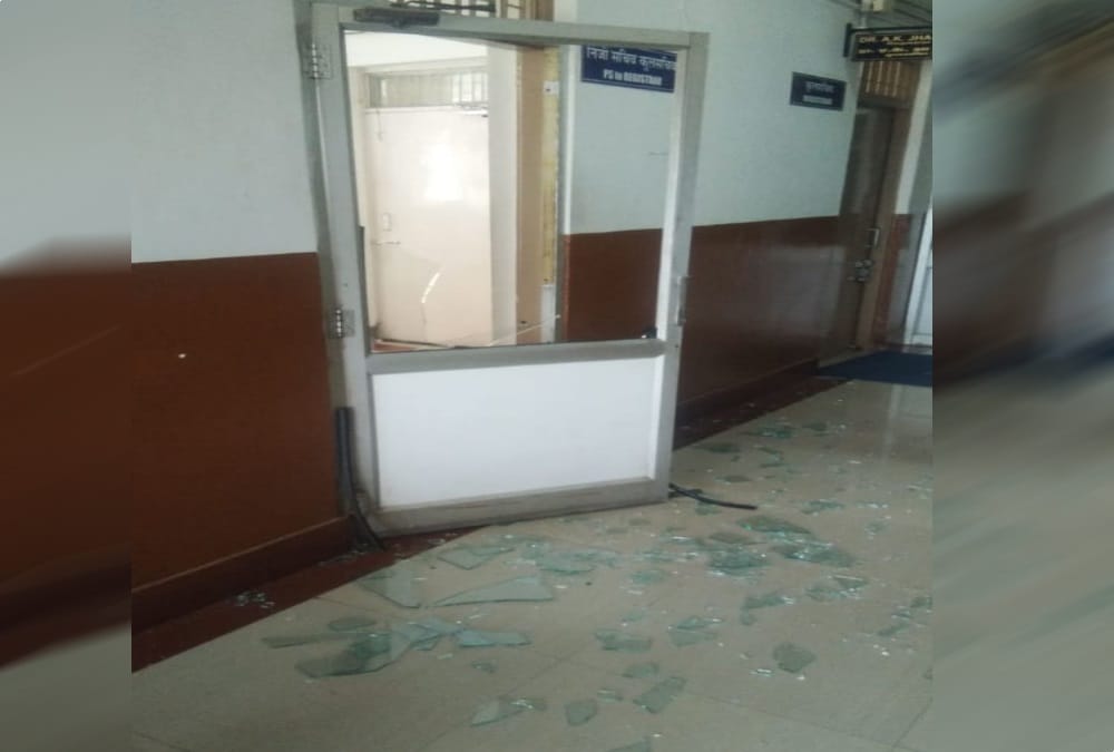 Fight between Students and Hnb university Employees in uttarakhand