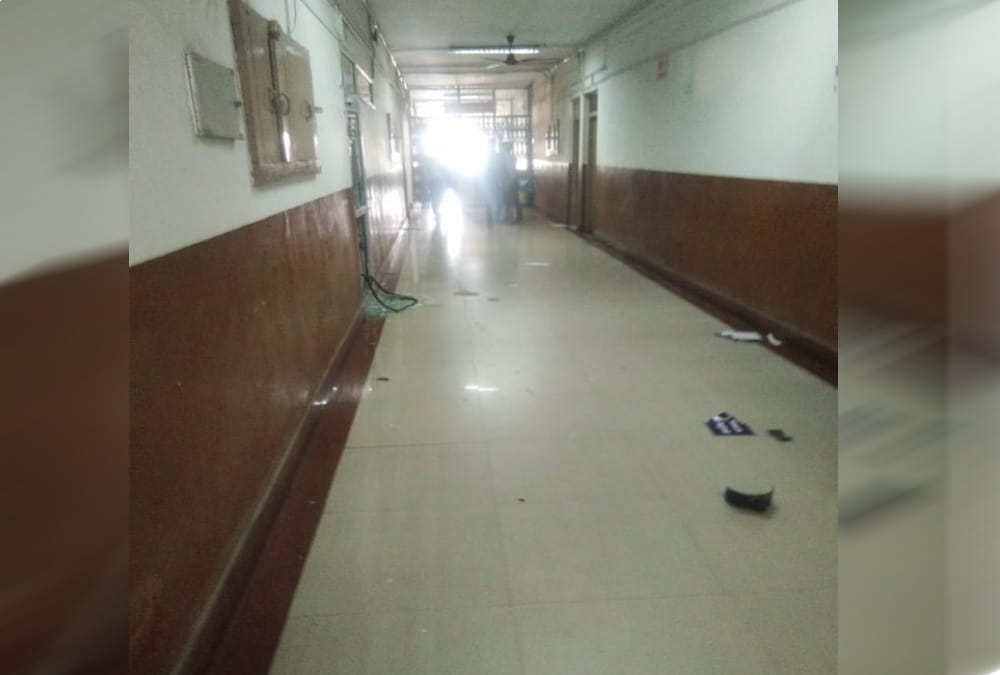 Fight between Students and Hnb university Employees in uttarakhand