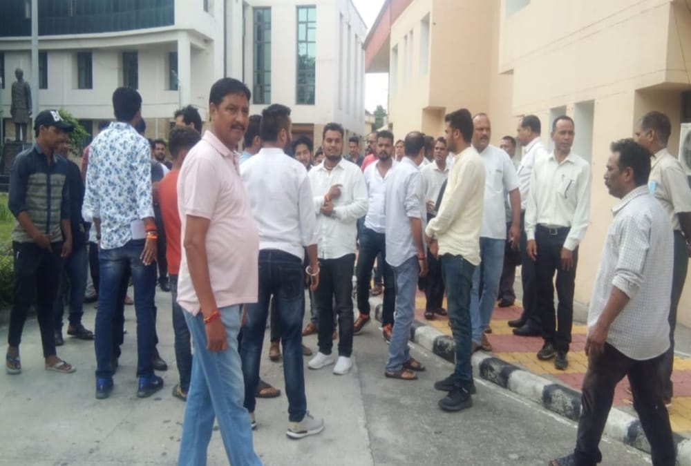 Fight between Students and Hnb university Employees in uttarakhand