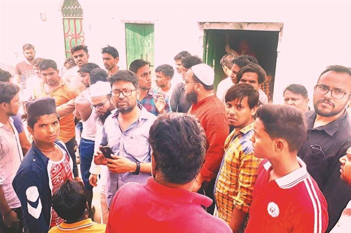JNU-AMU students arrive at Atrauli with hot water