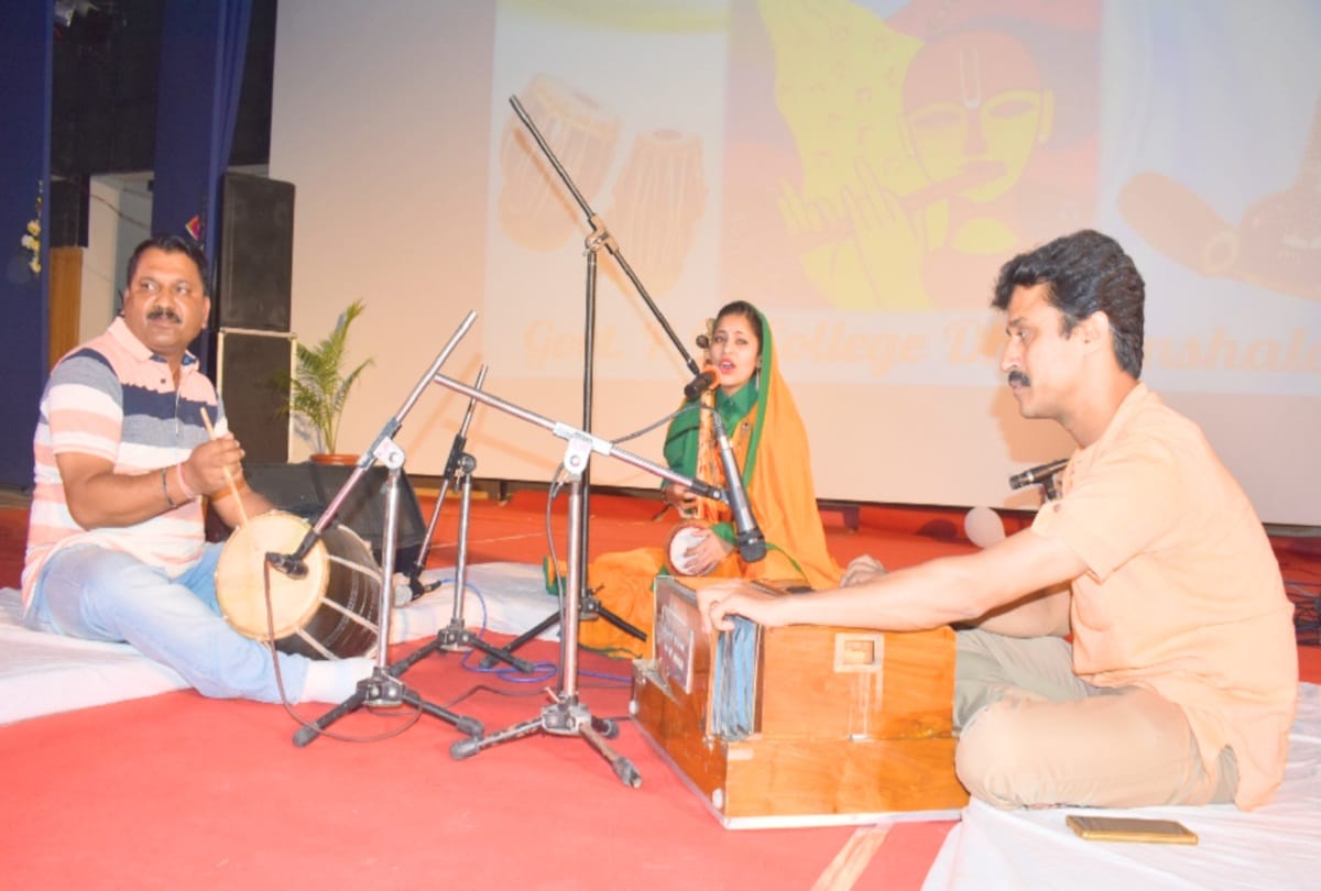 most colleges have taken part in folk singing at youth festival dharamshala