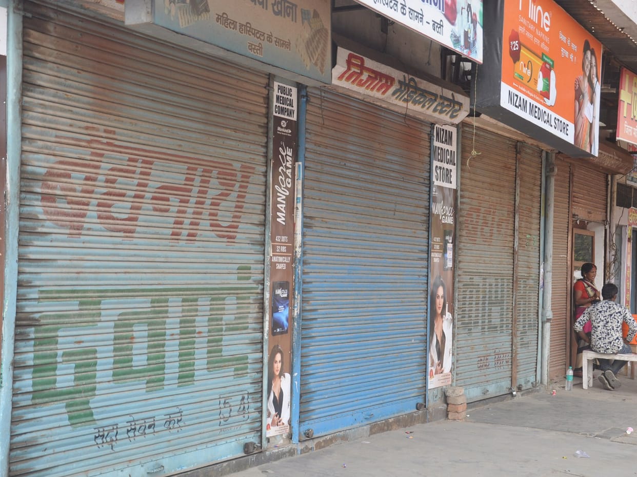 नीतियों के विरोध में बंद रहीं दवा दुकानें