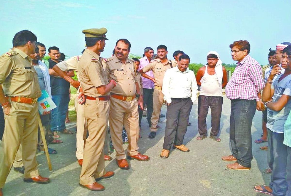 high school girl died in road accident in mainpuri