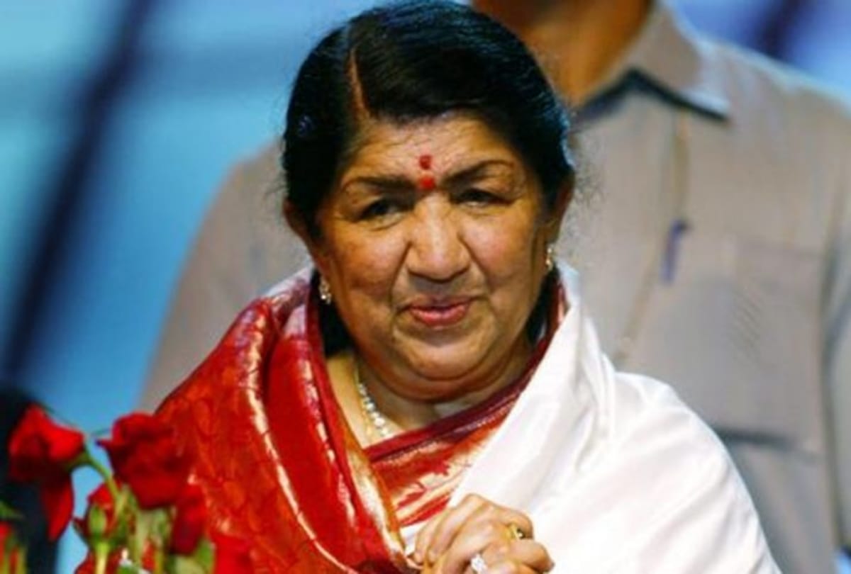 lata mangeshkar tweets on hospitalised rumours