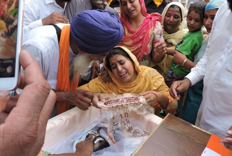 dead body of shaheed happy singh reached village funeral with state honor in bathinda