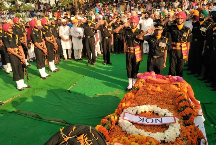 dead body of shaheed happy singh reached village funeral with state honor in bathinda