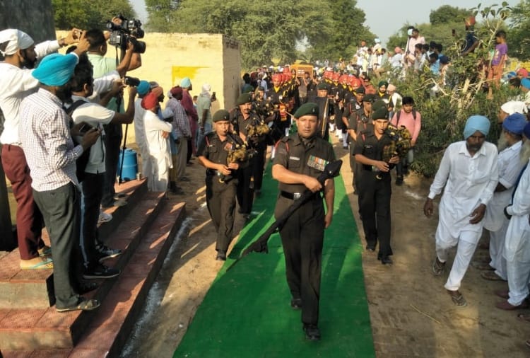 dead body of shaheed happy singh reached village funeral with state honor in bathinda