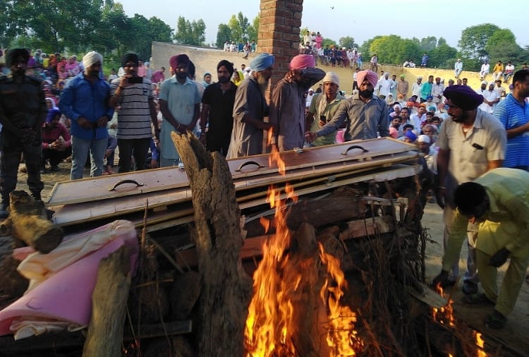 dead body of shaheed happy singh reached village funeral with state honor in bathinda